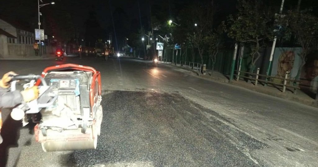 वर्षा लागेपछि खाल्डा पुर्ने प्रवृत्ति हटाउँदै कुलमानले थाले हिउँदमै सडक मर्मत